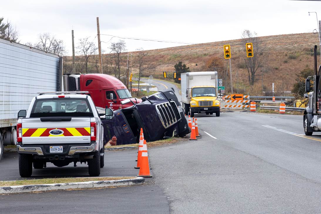 A truck crashed into a truck

AI-generated content may be incorrect.